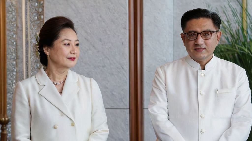 国产三级电影引发争议成为直播界吃瓜热点，瓜瓜模仿明星爆红背后内幕曝光