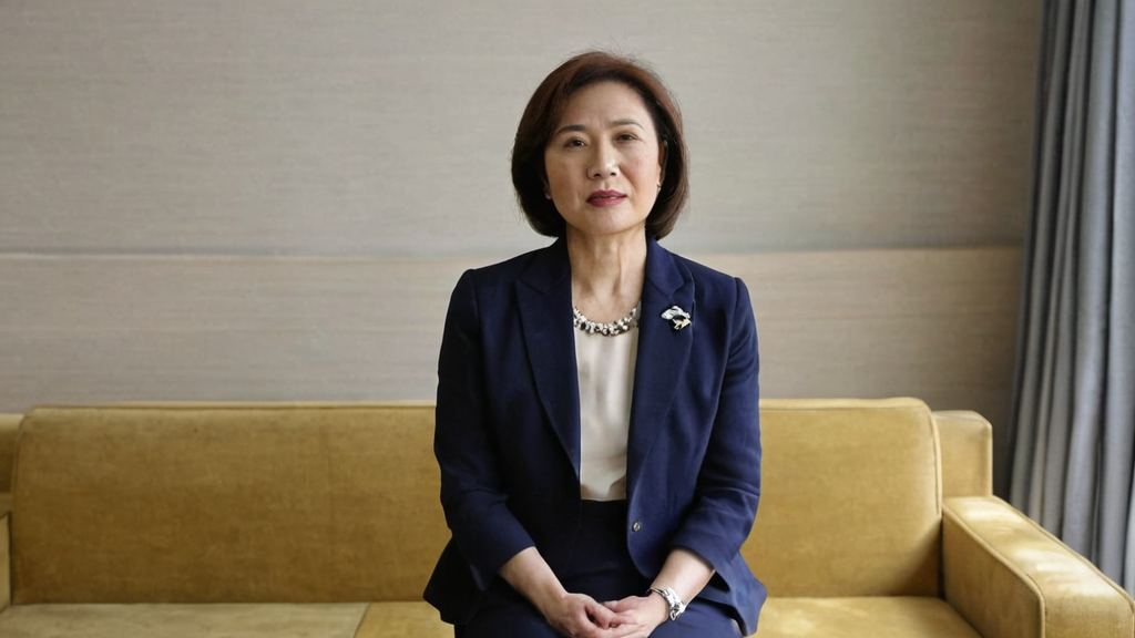 家有儿女重聚引爆娱乐吃瓜直播热潮，赵丽颖甜蜜瓜果背后真相逐渐浮出水面